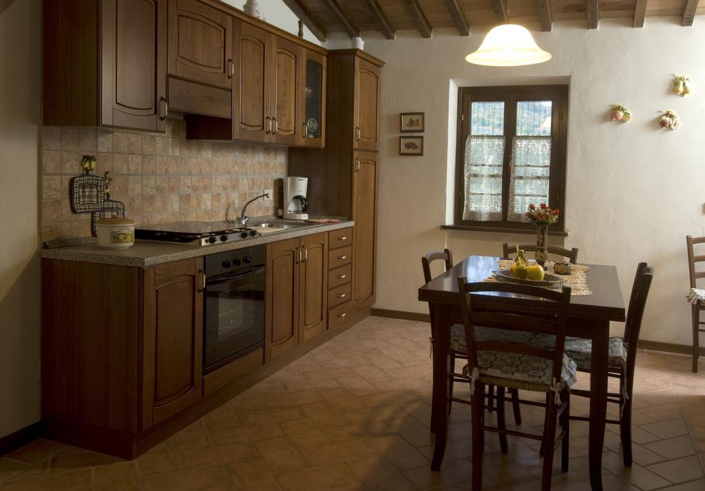 Casa Il Ponte Appartement Chianni Kamer foto
