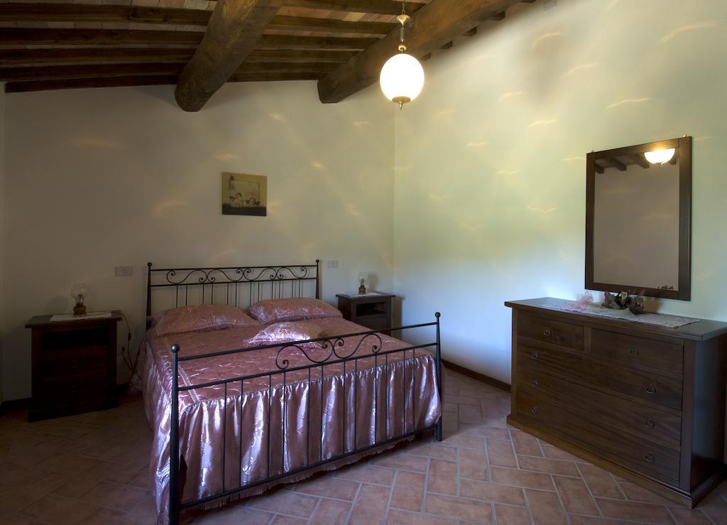 Casa Il Ponte Appartement Chianni Kamer foto