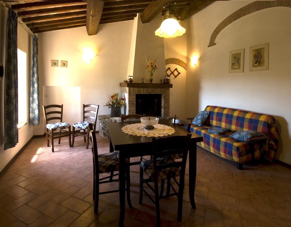 Casa Il Ponte Appartement Chianni Kamer foto