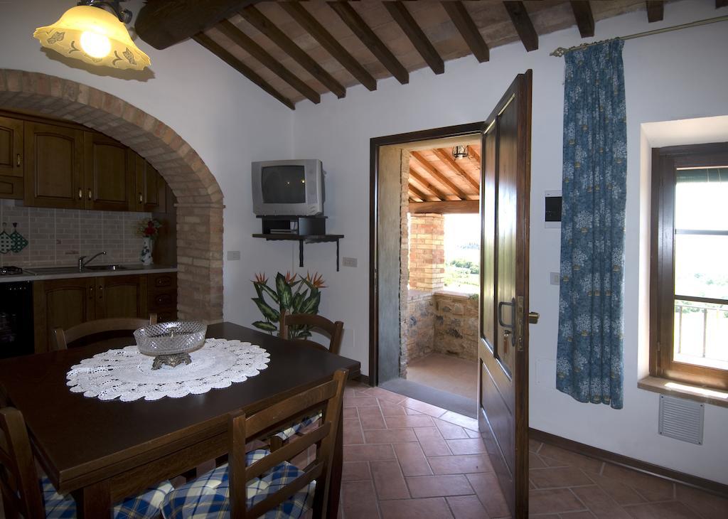 Casa Il Ponte Appartement Chianni Kamer foto